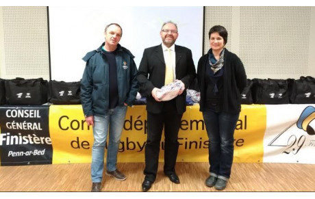 Le ballon ovale s’invite dans le monde scolaire Finistérien !